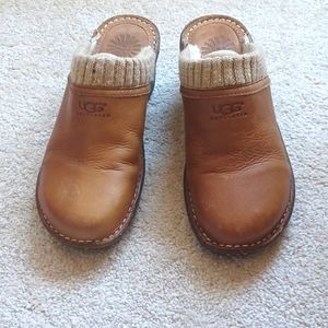 Uggs light brown tan clog very comfortable and soft cushioning inside sz 7
